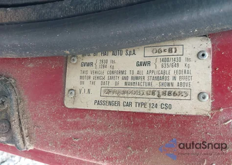 1982 Fiat 124 Spider z USA, uszkodzony, nr VIN ZFAAS00B1C8188623